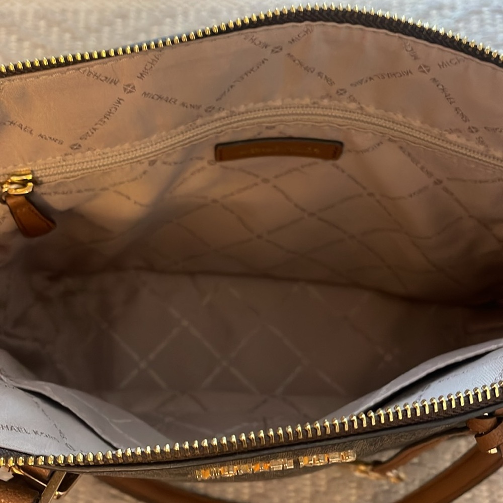 Michael Kors Charlotte zip top tote - Picture 3 of 4